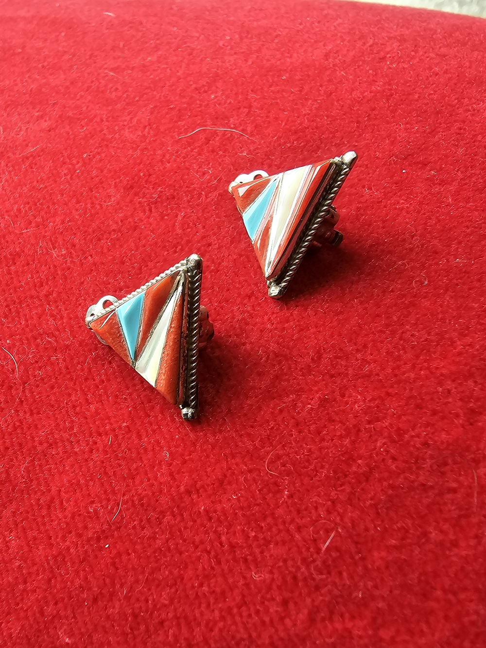 ZUNI handmade Colorblock Triangle Inlay Stud Earrings - Red, Turquoise & Cream
